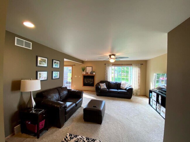 Building Photo - 1133 Ellys Way
