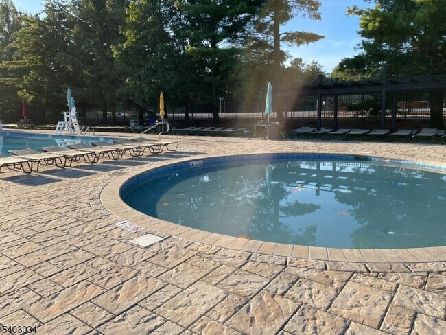 Building Photo - 33 Dorchester Dr