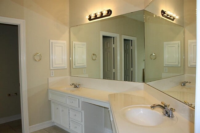 Building Photo - 5423 Montbury Ln