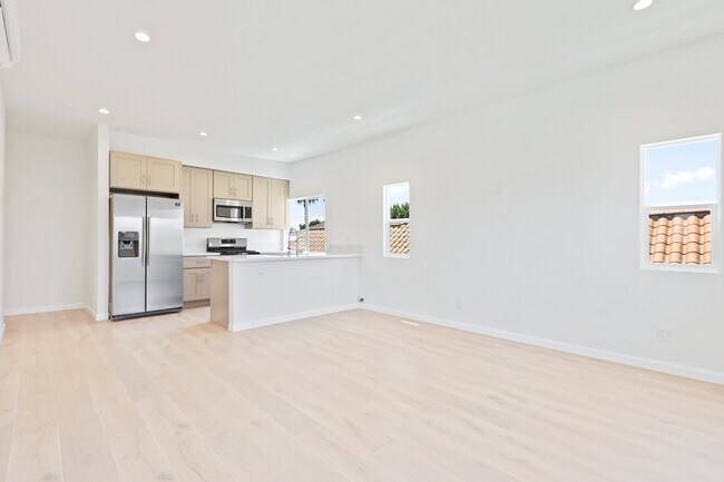 Building Photo - 5234 W 20th St