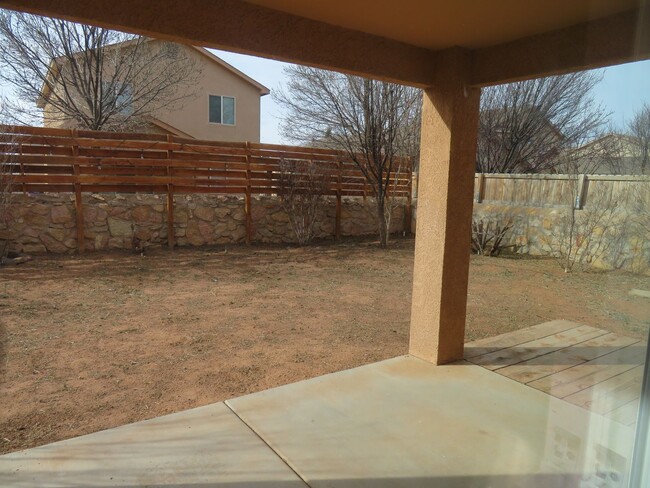 Building Photo - Clean 3 Bedroom, 2.5 Bath Home for Rent