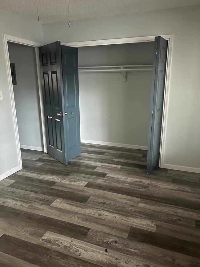 Building Photo - Pensacola Triplex