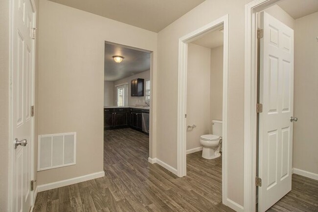 Building Photo - 10847 Carmen Oak Dr SE