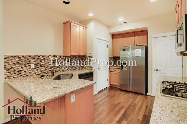 Building Photo - Excellent Condition Hillsboro Home In Great Location!