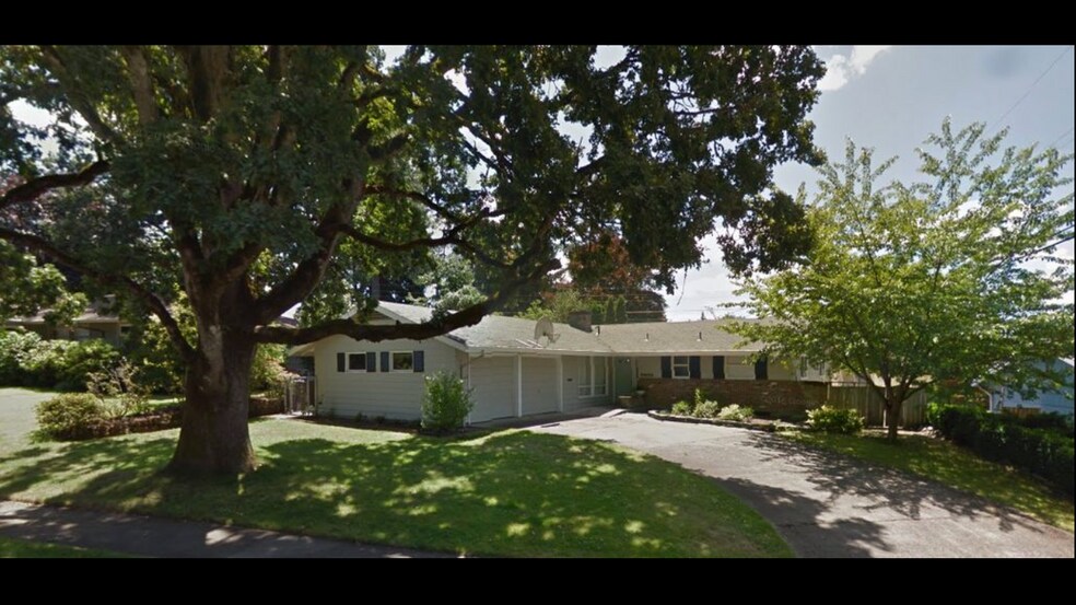 Building Photo - 12650 SW Park Way