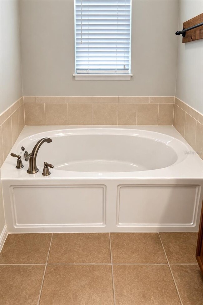 Building Photo - 1525 Cloverbay Ln