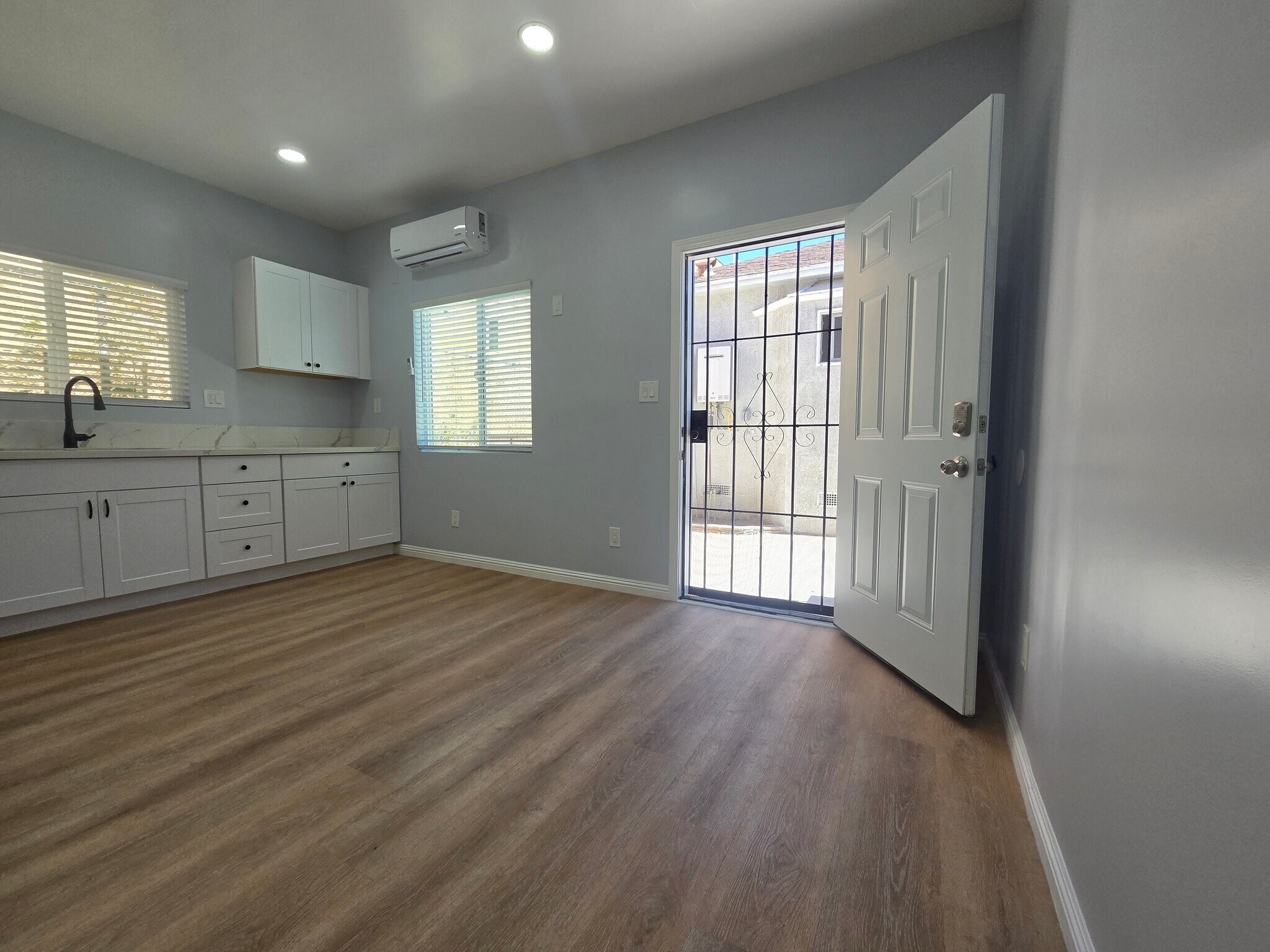Building Photo - 1715 W 64th St