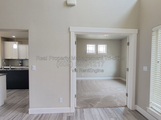 Building Photo - 1108 S Kansas Pl