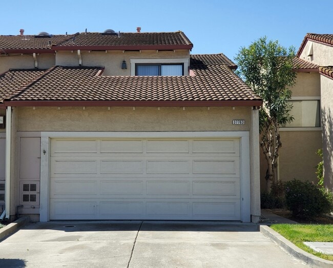 Building Photo - 37763 Cedar Blvd