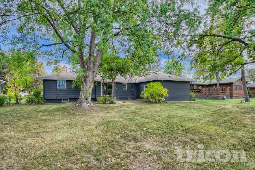 Building Photo - 7025 Grimes Ave N