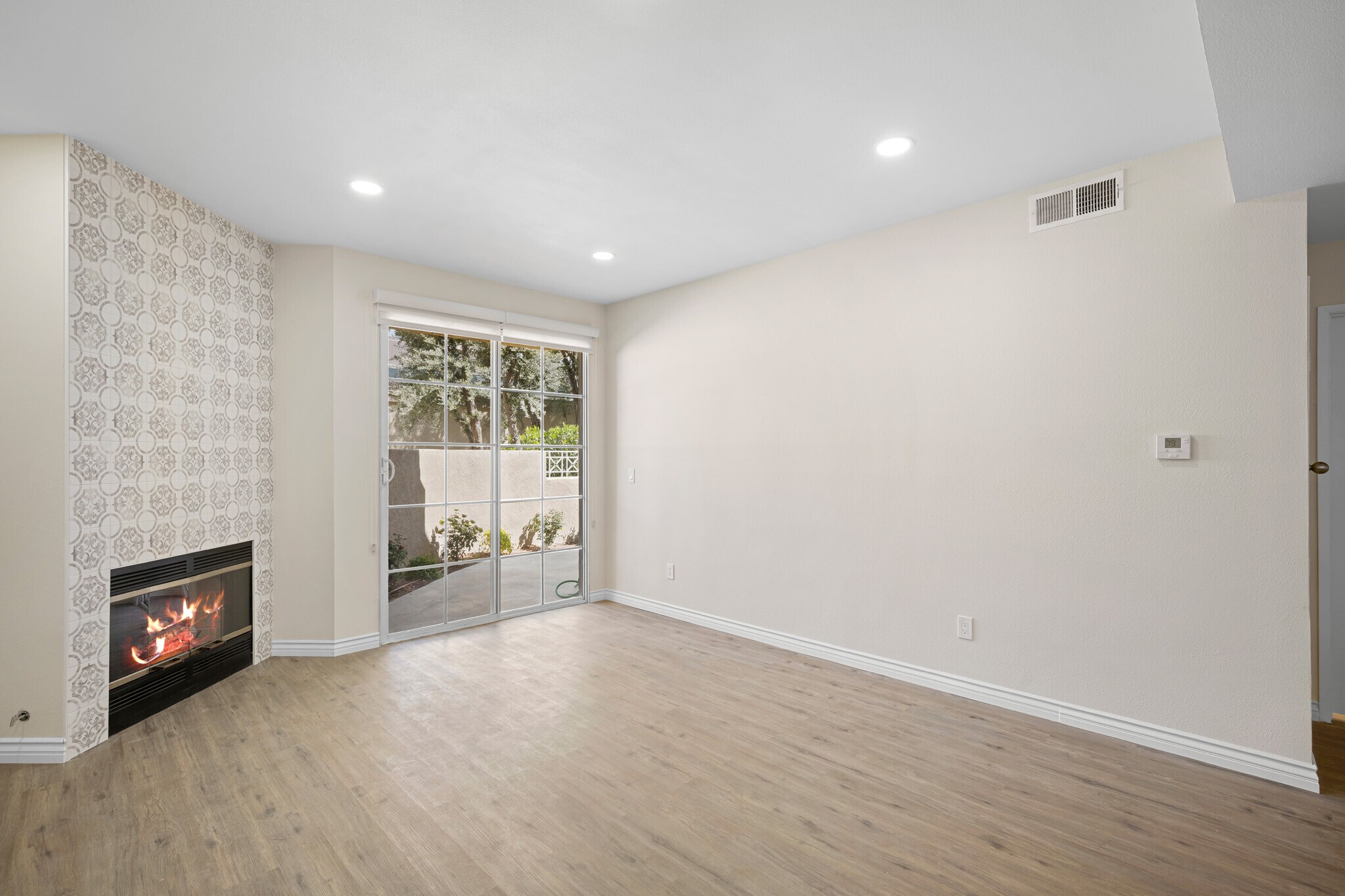 Building Photo - 23735 Del Monte Dr