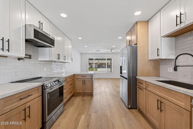 Building Photo - 8702 E Monte Vista Rd