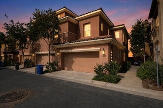 Building Photo - 1357 Sky Ridge Ct