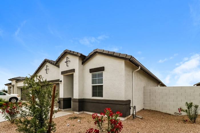 Building Photo - 24411 W Pueblo Ave