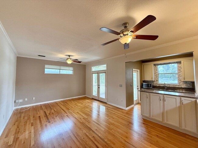 Building Photo - Adorable Two Story 2/2 Townhome in College...