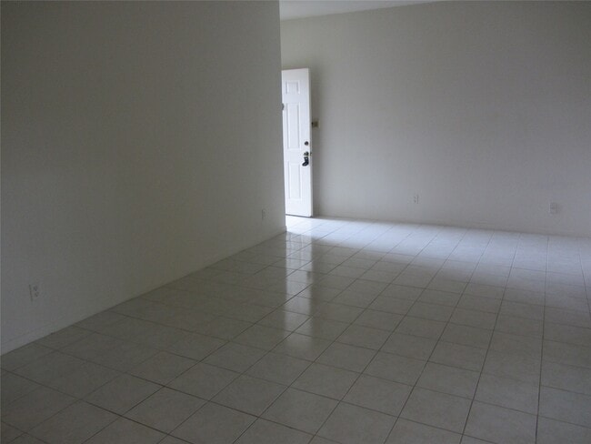 Building Photo - 6500 Harbor Town Dr