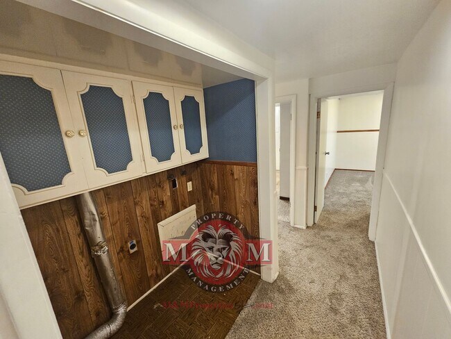 Building Photo - Spacious 5 Bd 3 Ba Home Cottonwood Heights