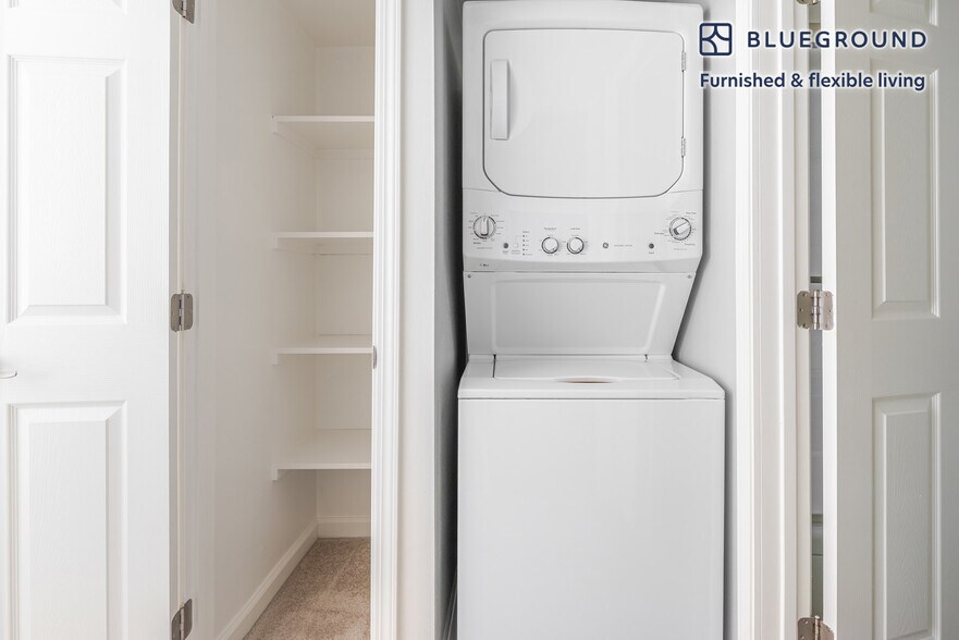 Building Photo - 141 Wellesley Cres