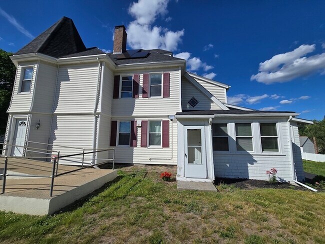 Building Photo - 239 Pleasant St