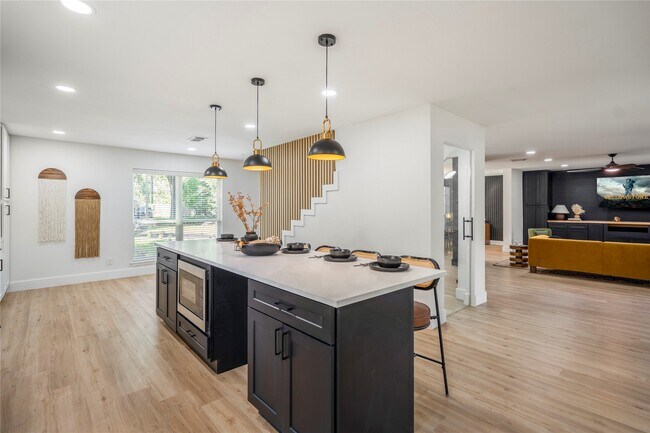 Building Photo - 5614 Oakhaven Ln