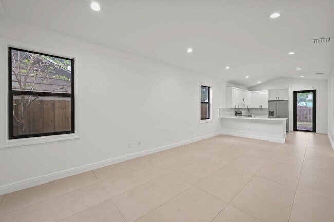 Building Photo - 633 55th St