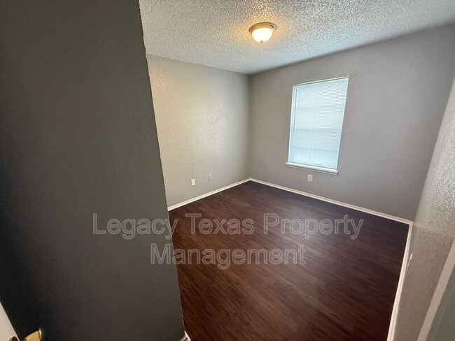 Building Photo - 1715 Short St