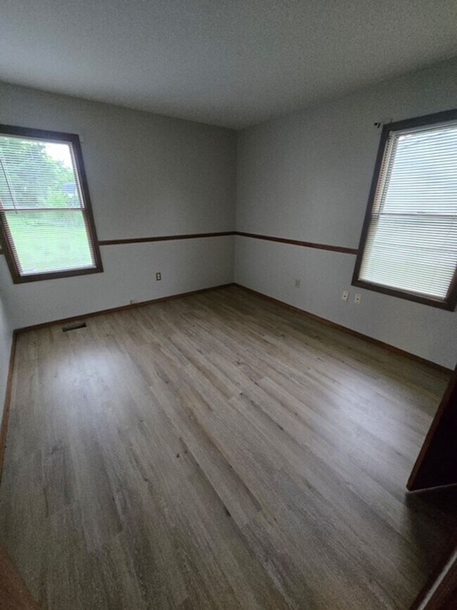 Building Photo - 1328 Bingham Dr