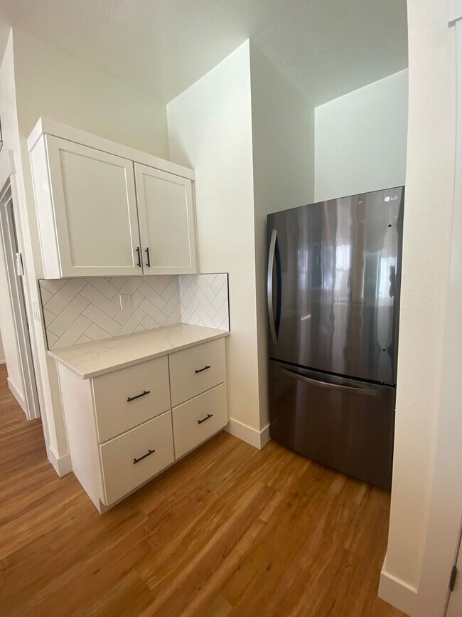 Building Photo - Mead School District-Upper unit Duplex 3 beds,2 bath Available June 10th