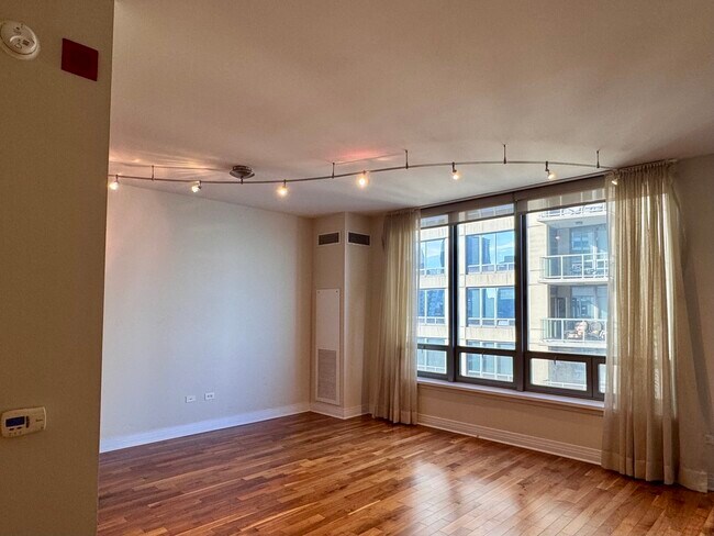 Building Photo - 600 N Lake Shore Dr