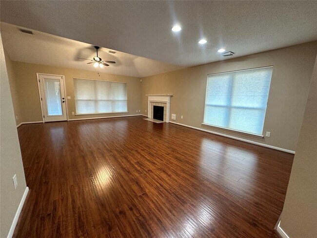Building Photo - 9918 Cedaredge Dr