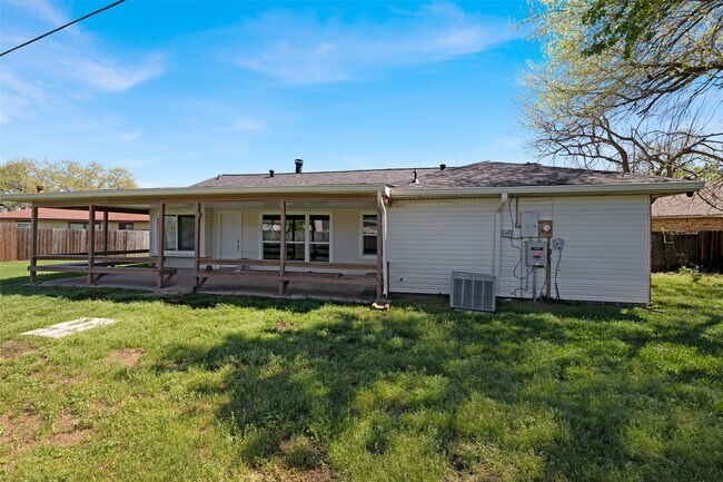 Building Photo - 2302 Doverglen Dr