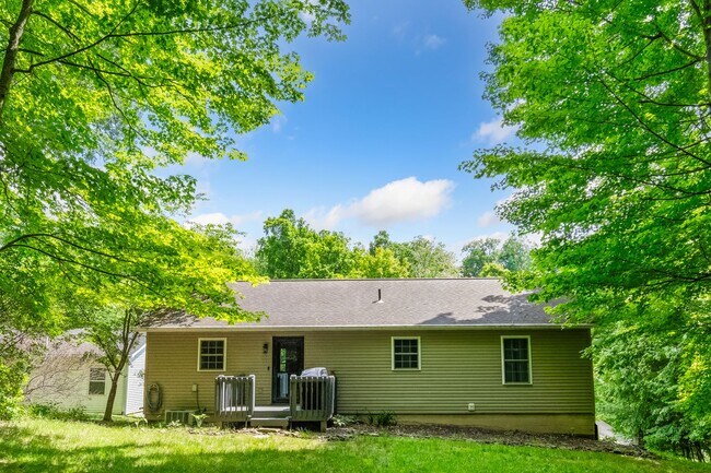 Building Photo - 444 Grand Ridge Dr