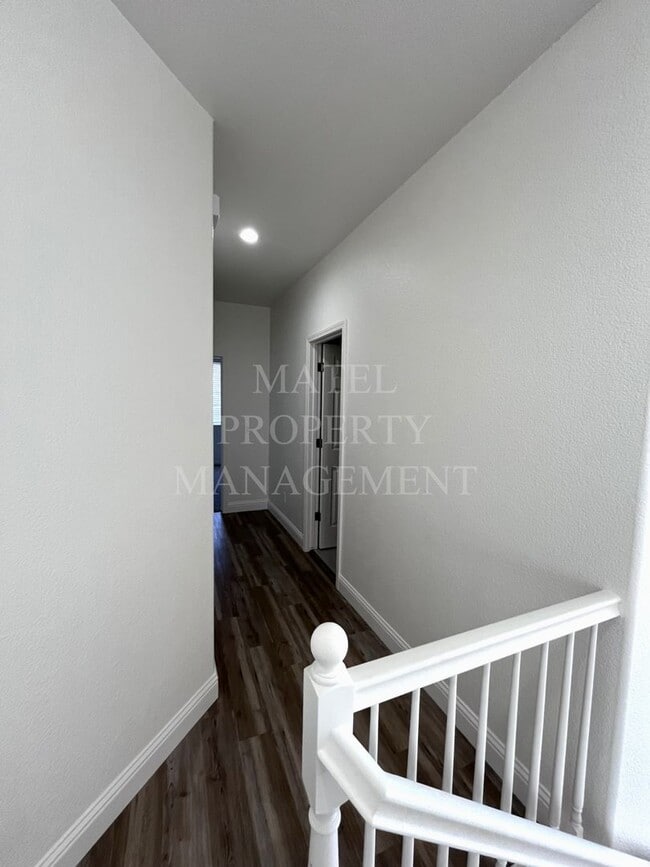 Building Photo - No Deposit
