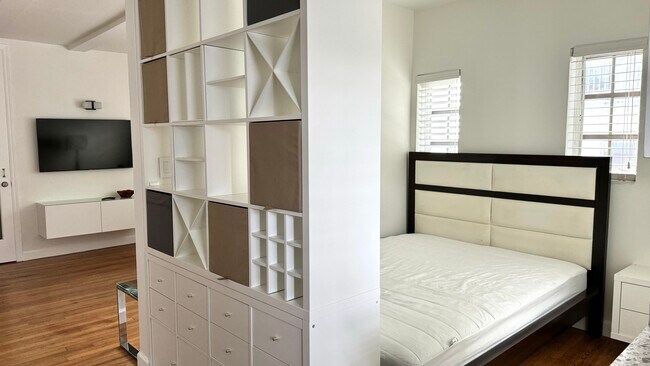 Building Photo - Beachgardens Condo - Unit 8