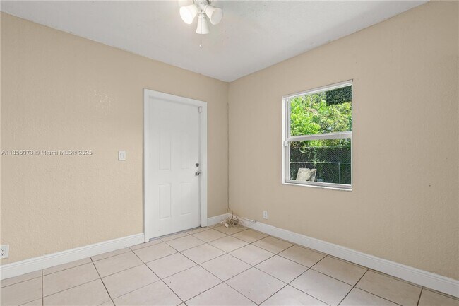 Building Photo - 538 NW 18th Ave