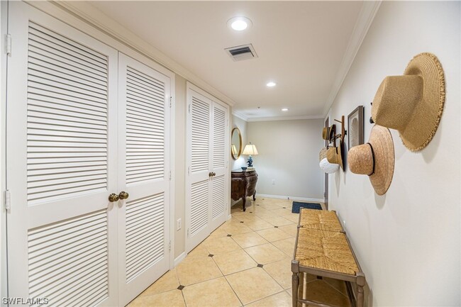 Building Photo - Pointe Royale