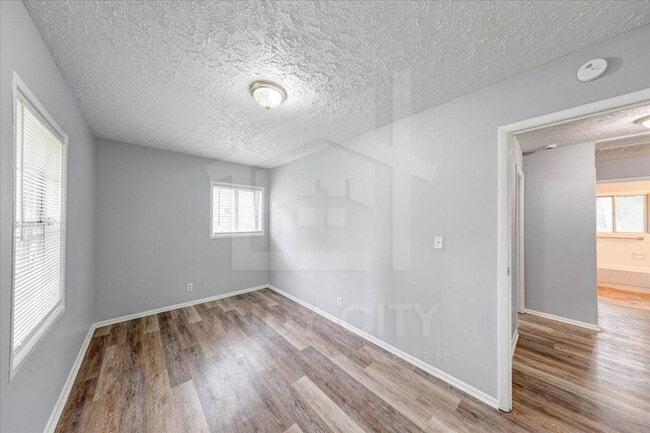 Building Photo - 4007 Downes Dr