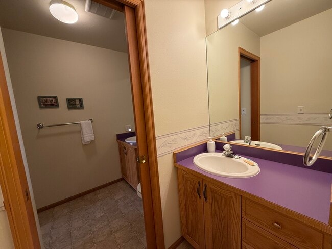 Building Photo - 217 E Pkwy Dr