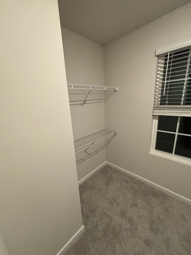 Building Photo - 304 Detroit Ln