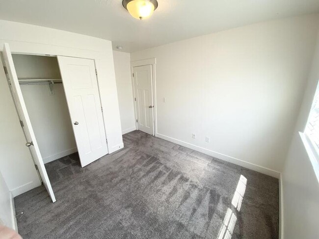 Building Photo - 541 N 20 W