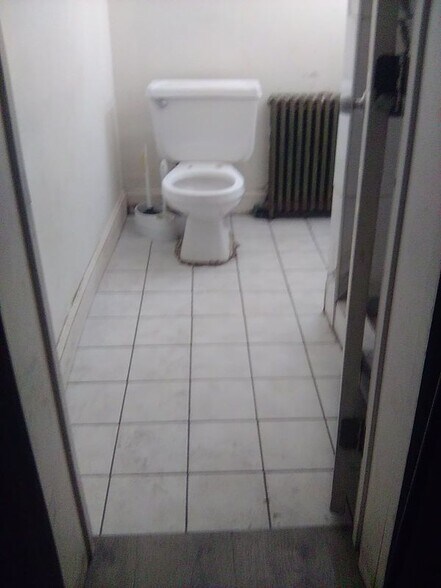 Building Photo - 325 Pershing Ave