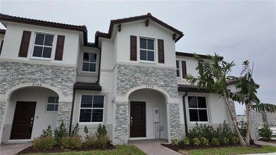 Building Photo - 2704 SE 26th Ave