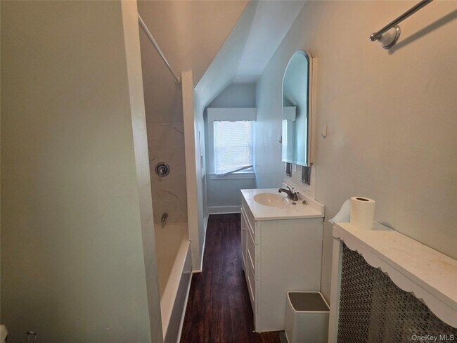 Building Photo - 81 Waring Pl