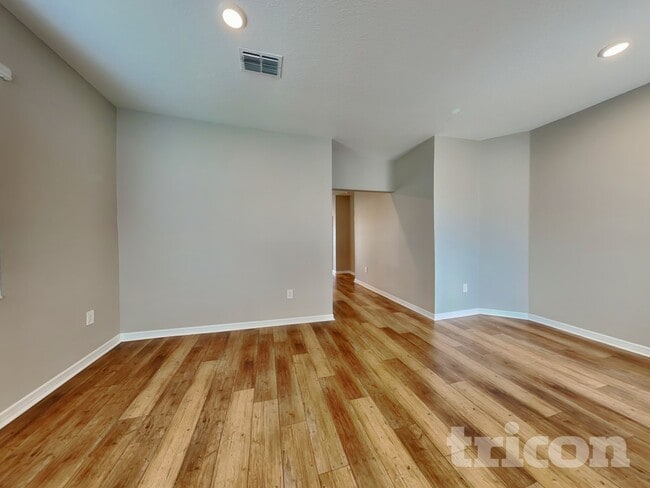 Building Photo - 6092 Dolostone Dr