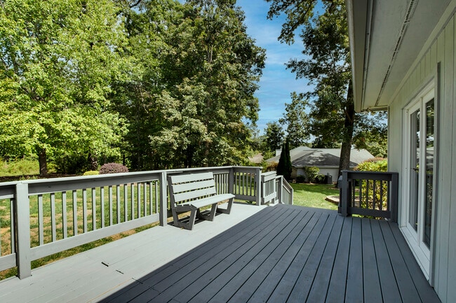 Building Photo - 201 Seminole Cir