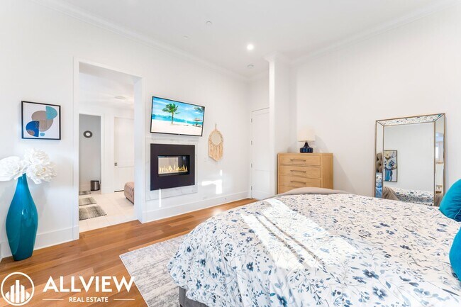 Building Photo - Gorgeous 3 bed 3.5 bathroom home available...