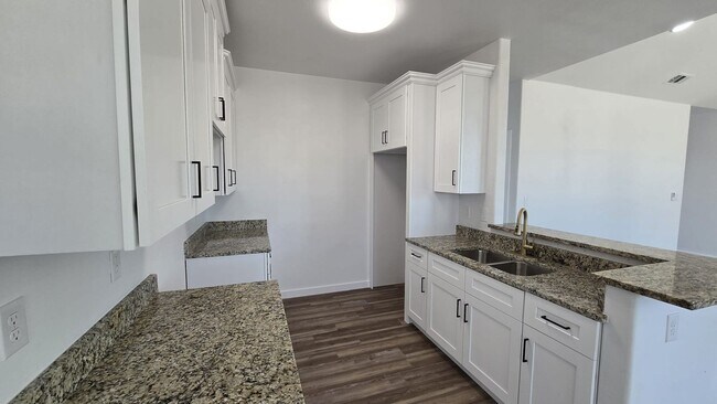 Building Photo - 1011 N Carol Ave