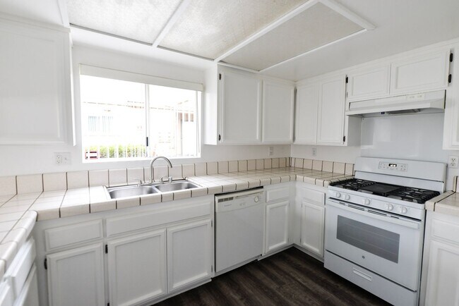 Building Photo - 2701 S El Camino Real