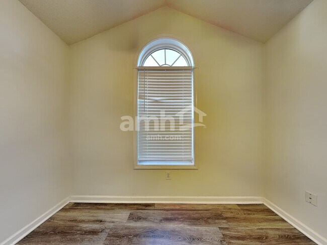 Building Photo - 11 Lake Linden Ct