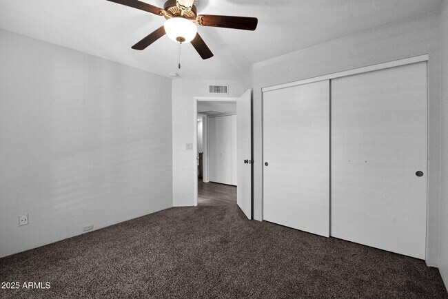 Building Photo - 4624 E Winston Dr